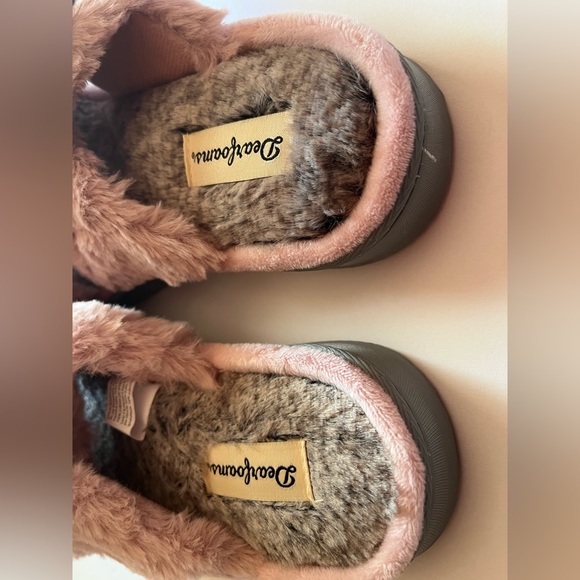 NWOT Women’s Dearforms Cross Band Slide Slippers - Picture 3 of 6